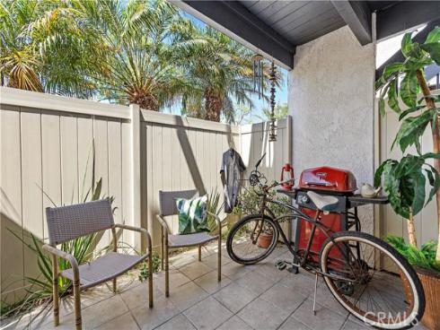 215  Wichita Ave.  306 , Huntington Beach, CA