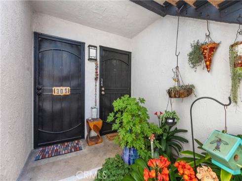 215  Wichita Ave.  306 , Huntington Beach, CA