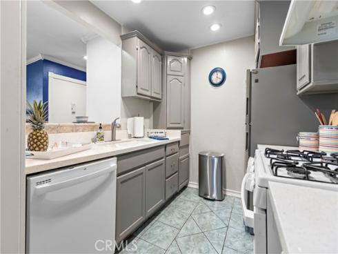 215  Wichita Ave.  306 , Huntington Beach, CA