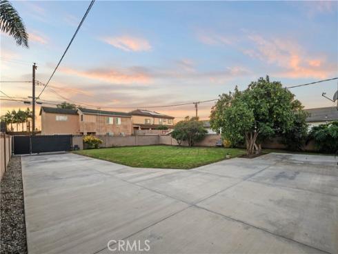 5082  Edinger   Avenue, Huntington Beach, CA