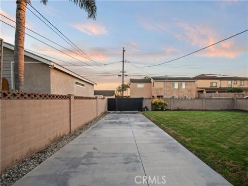 5082  Edinger   Avenue, Huntington Beach, CA
