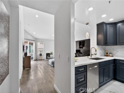 1400  Pacific Coast  305 , Huntington Beach, CA