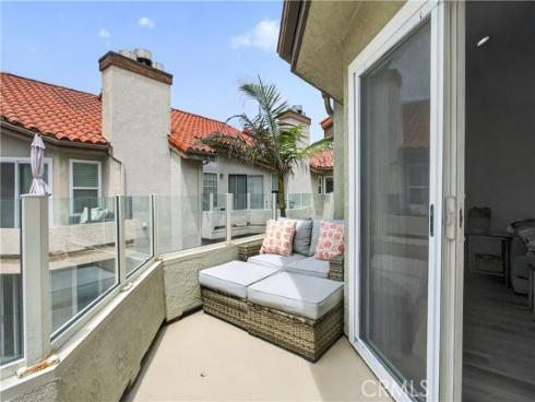 1400  Pacific Coast  305 , Huntington Beach, CA