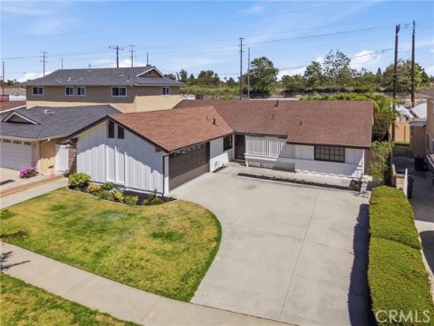 19562  Aragon   Circle, Huntington Beach, CA