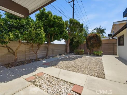 19562  Aragon   Circle, Huntington Beach, CA