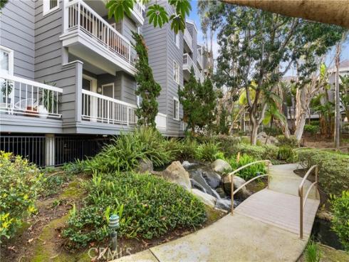 20251  Cape Coral  101  Lane, Huntington Beach, CA