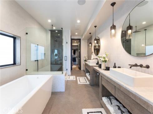 414  9th  , Huntington Beach, CA