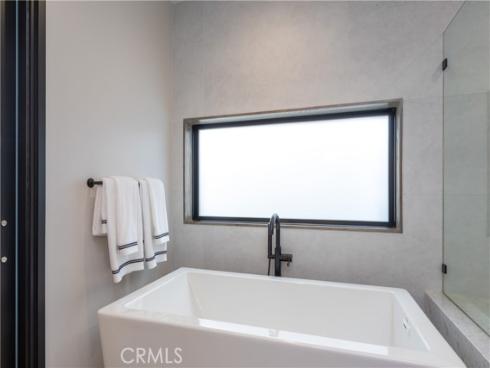 414  9th  , Huntington Beach, CA