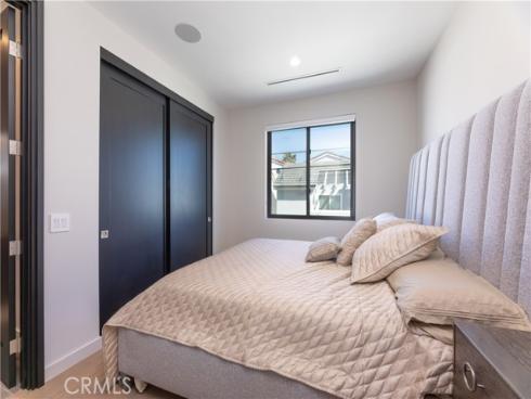 414  9th  , Huntington Beach, CA