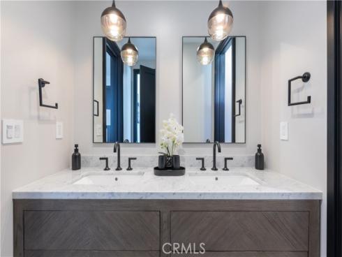 414  9th  , Huntington Beach, CA