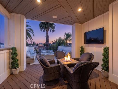 414  9th  , Huntington Beach, CA