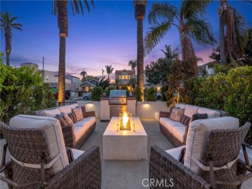 414  9th  , Huntington Beach, CA