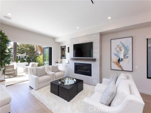 414  9th  , Huntington Beach, CA