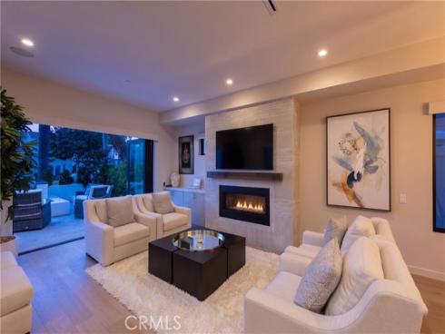 414  9th  , Huntington Beach, CA