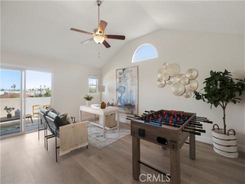 526  12th St  , Huntington Beach, CA