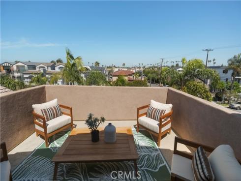 526  12th St  , Huntington Beach, CA