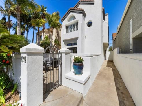 1014  England   Street, Huntington Beach, CA