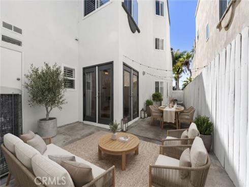 1014  England   Street, Huntington Beach, CA