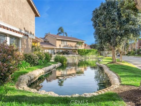 21038 Poolside 5 Lane, Huntington Beach, CA