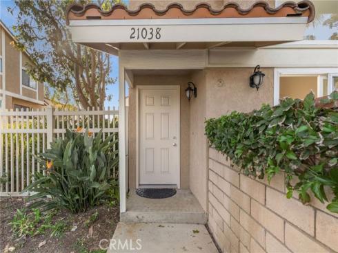 21038 Poolside 5 Lane, Huntington Beach, CA