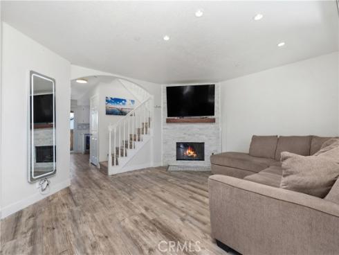 606 Lake 22 Street, Huntington Beach, CA