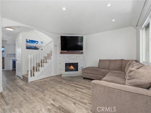 606 Lake 22 Street, Huntington Beach, CA