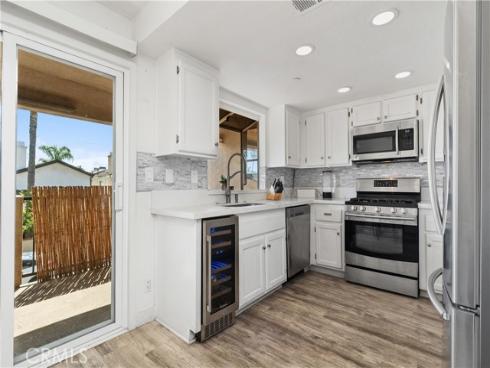 606 Lake 22 Street, Huntington Beach, CA