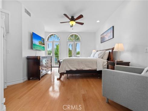 513 Pecan Ave , Huntington Beach, CA