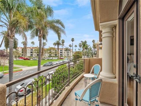 513 Pecan Ave , Huntington Beach, CA