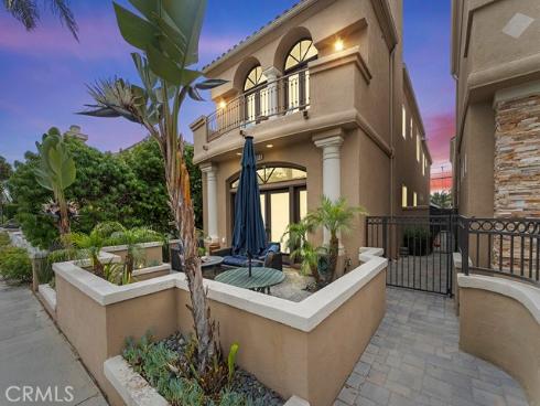 513 Pecan Ave , Huntington Beach, CA