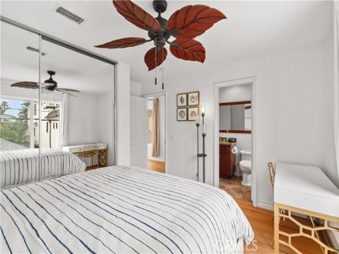 513 Pecan Ave , Huntington Beach, CA