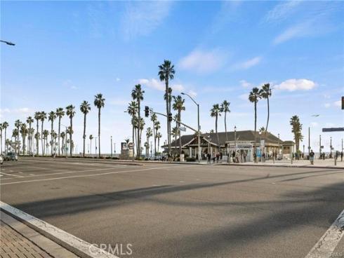 513  Pecan Ave  , Huntington Beach, CA
