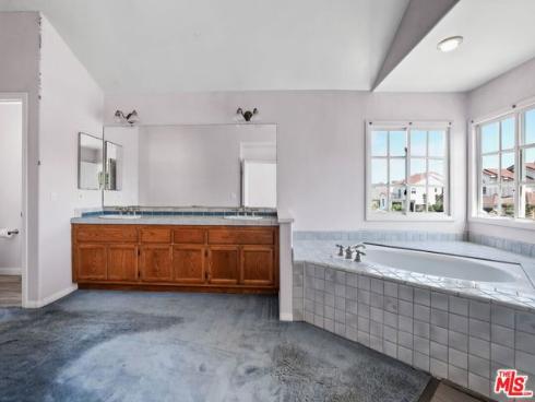 6811 Hitchingpost Circle, Huntington Beach, CA