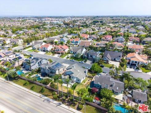 6811 Hitchingpost Circle, Huntington Beach, CA