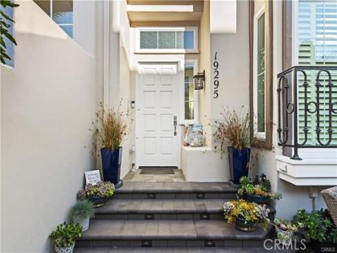 19295 Wingedfoot Circle, Huntington Beach, CA