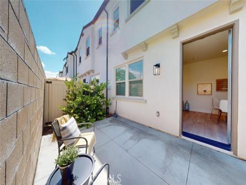 17536 Cameron 105 Lane, Huntington Beach, CA