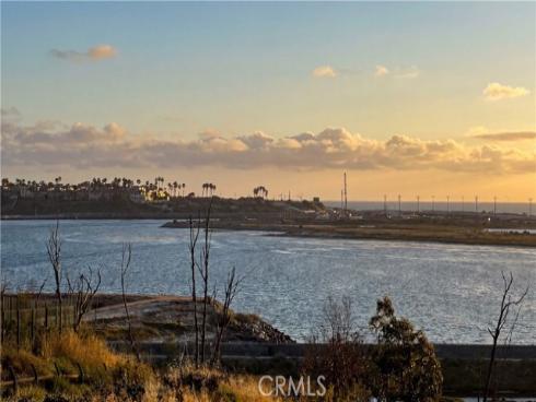 4682  Oceanridge  , Huntington Beach, CA
