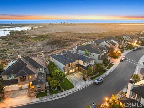 4682  Oceanridge  , Huntington Beach, CA