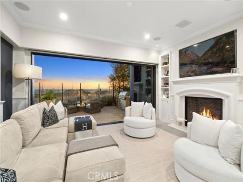 4682  Oceanridge  , Huntington Beach, CA