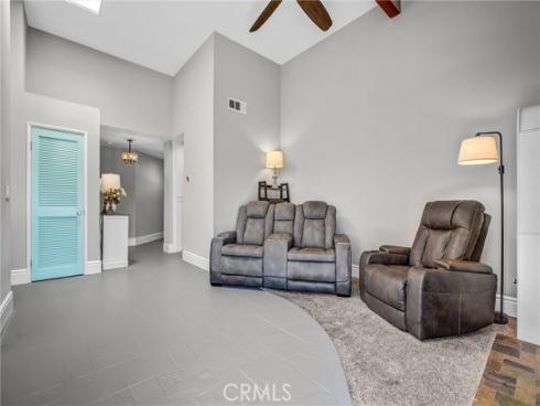 4682 Warner C304 Avenue, Huntington Beach, CA
