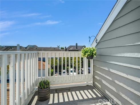 4682 Warner C304 Avenue, Huntington Beach, CA