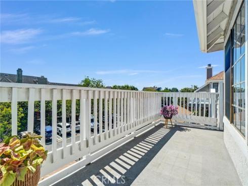 4682 Warner C304 Avenue, Huntington Beach, CA
