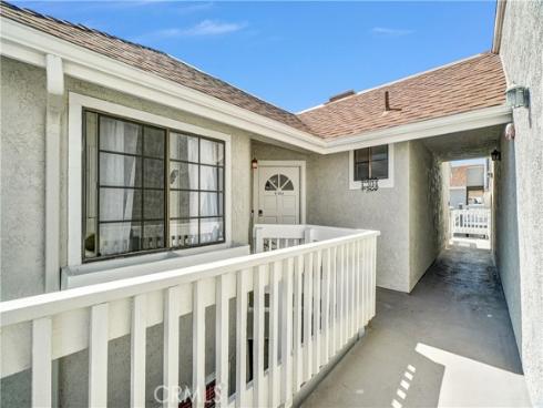 4682 Warner C304 Avenue, Huntington Beach, CA