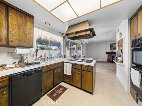 8111 Dartmoor Dr , Huntington Beach, CA