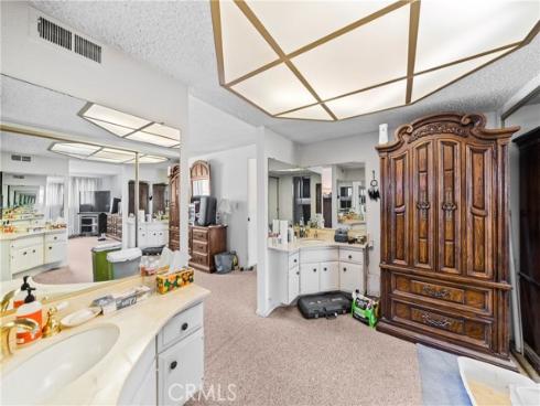 8111 Dartmoor Dr , Huntington Beach, CA