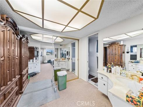 8111 Dartmoor Dr , Huntington Beach, CA