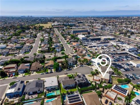 8111 Dartmoor Dr , Huntington Beach, CA