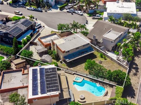 8111 Dartmoor Dr , Huntington Beach, CA