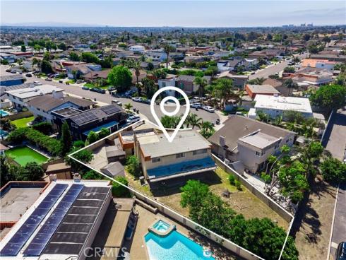 8111 Dartmoor Dr , Huntington Beach, CA