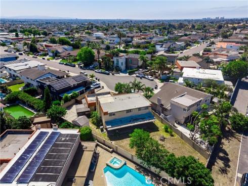 8111 Dartmoor Dr , Huntington Beach, CA